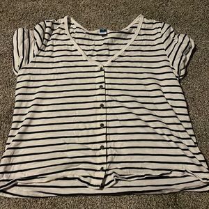 old navy button up cropped tee medium